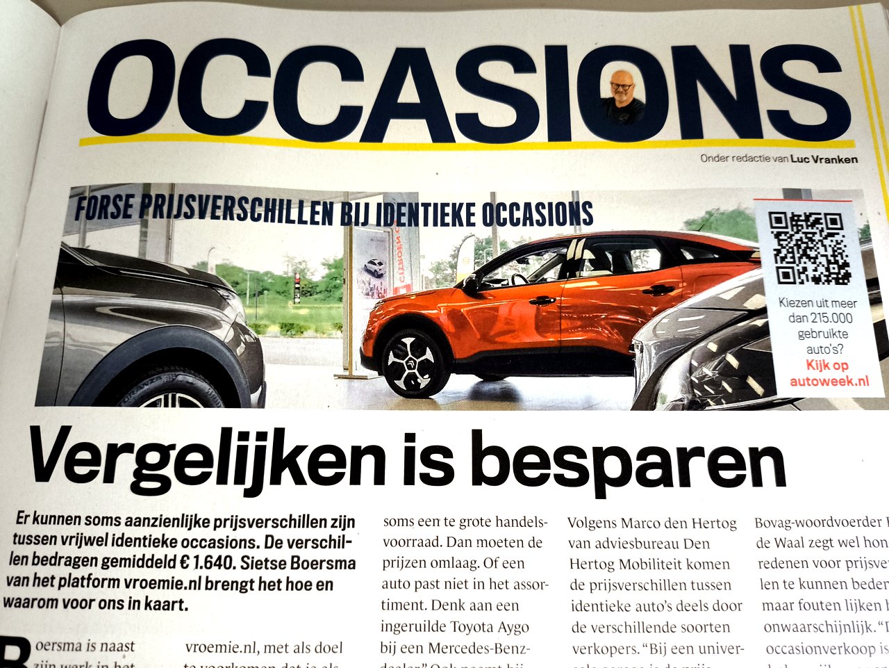 Het Vroemie-onderzoek naar prijsverschillen bij gelijkwaardige occasions in Autoweek, week 26 2026, onder de kop 'Vergelijken is besparen'